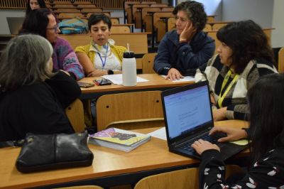 Taller grupal sobre experiencias de solicitudes estudiantiles.