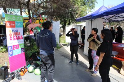 En varias de las actividades ha participado el CESFAM correspondiente al territorio visitado, con actividades que promueven la activación deportiva y mediciones en salud. De la misma forma, en algunas ferias se ha contado con módulos de donación de sangre, testeo rápido de VIH y terapias complementarias como acupuntura y aromaterapia.