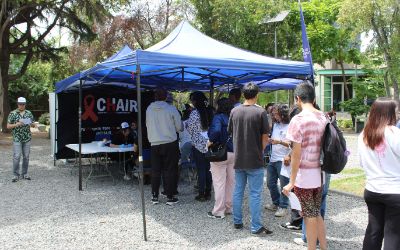 El Testeo rápido de VIH a cargo de CHAIR es una de las intervenciones que llama la atención de los asistentes. Su participación se repitió en varias Ferias de Salud 2024