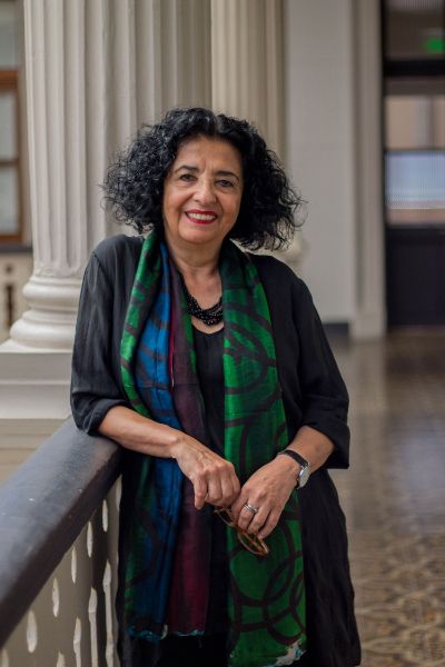 La profesora Zerán se desempeña como presidenta del Consejo Nacional de Televisión y recibió el Premio Nacional de Periodismo (2007) y el Premio Latinoamericano de Periodismo José Martí (1992).