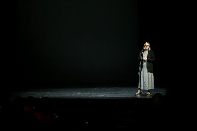 "Cuando hablamos de este teatro, hablamos de la punta de lanza del teatro chileno", dijo la subsecretaria Andrea Gutiérrez.