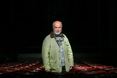 El acto contó con un homenaje a Guillermo Willy Ganga, destacado diseñador teatral que por 35 años fue el Jefe Técnico del Teatro Nacional Chileno y el 2021 fue su último período en el cargo.