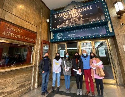 El Teatro Nacional Chileno exhibió la historia sobre su escenario y en sus camarines.