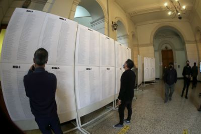 La información del claustro elector está disponible en el hall de ingreso a Casa Central.