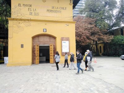La FAU mostró la historia de su infraestructura: El histórico recinto fue sede del ex Regimiento Cazadores entre 1893 y 1933; para luego albergar al ex Mercado de abastos Presidente Juan Antonio Ríos entre los años 1940 y 1976. 