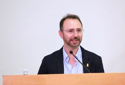 Manuel Guerrero, académico de la Facultad de Medicina, es parte de los impulsores de la Iniciativa de Neuroética de la U. de Chile.