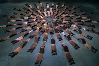 En 2013 en la Bienal de Venecia presentó una gran instalación compuesta por 64 serruchos de cobre, pulidos y doblados, que representaba un homenaje a los trabajadores de Chile.