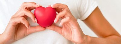 Es importante tomar medidas para cuidar nuestro corazón, especialmente porque hay muchos factores en torno a las posibilidades de desarrollar enfermedades cardiovasculares, como el el insomnio y el estrés.