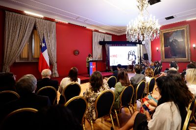 A la ceremonia de presentación de esta política asistió la Rectora de la Universidad de Chile, Rosa Devés, además de rectoras y rectores de otras universidades, investigadoras y estudiantes.