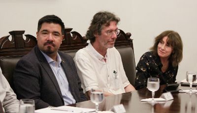 Por parte de la U. de Chile participaron la prorrectora Alejandra Mizala, el vicerrector Claudio Pastenes, los decanos José Manuel Yáñez y Horacio Bown, y el profesor Reinaldo Campos.