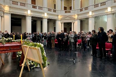 En el hall central del Museo de Arte Contemporáneo de Parque Forestal se realizó un homenaje al fallecido Francisco Brugnoli.