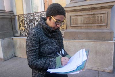 La directora del Archivo Central Andrés Bello de la Universidad de Chile, Alejandra Araya, firmó la carta a nombre de la Casa de Bello.  