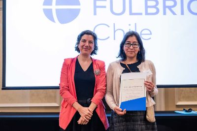 la ministra de Ciencia, Tecnología, Conocimiento e Innovación, Aisén Etcheverry, fue parte de la entrega de reconocimientos a las y los estudiantes que han sido beneficiados.