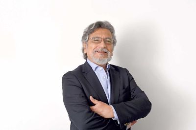 El doctor Enrique Castellón es el director alterno del Centro para la Prevención y el Control del Cáncer (CECAN). 