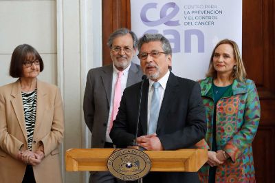 CECAN fue inaugurado con un lanzamiento realizado en el Congreso Nacional, en su sede de Santiago y que contó con la participación de senadores y diputados, de autoridades de gobierno y especialistas de las universidades que participan en este proyecto.  