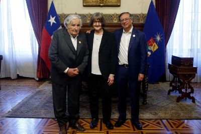 El ex presidente de Colombia, Ernesto Samper, también participó del encuentro en la Universidad de Chile. 