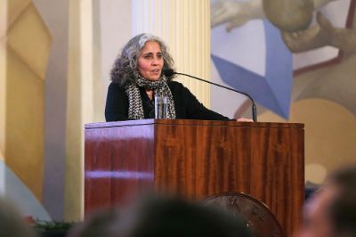 La poeta Nadia Prado, rememoró su participación en la performance "La Refundación de la Universidad de Chile, en 1998, de Las Yeguas del Apocalipsis. 