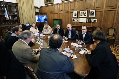 "En esta reunión con la Rectora surgieron nuevas ideas y potenciales proyectos y colaboraciones con el medio nacional e internacional, así que hemos tomado nota para avanzar en sus concreciones”, remarcó el director del CMM, Héctor Ramírez.