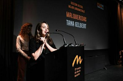 Tres meses después de brillar en Venecia, Tana obtuvo el galardón a Mejor Película en la Muestra de Cine de Lanzarote de España, donde el jurado elogió su “capacidad para trabajar las imágenes y sonidos registrados por otras personas de manera equilibrada, respetuosa y digna”
