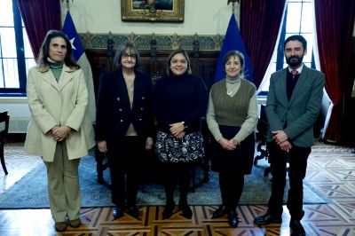 La relación entre la Universidad de Chile y la UNAM data de 1991 con la firma de un convenio marco de colaboración académica, científica y cultural, que fue renovado por última vez en el año 2020.