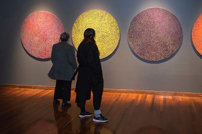 La muestra busca resaltar el vitalismo que aún identifica a Bonati, con una serie de obras abstractas de gran formato.