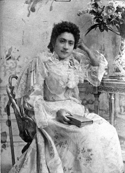 Eloisa Díaz en su juventud, foto en blanco y negro