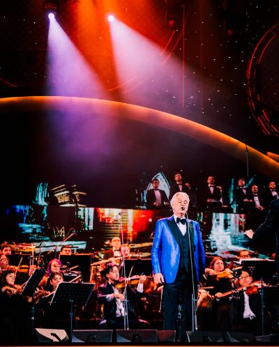 El pasado lunes 26 de febrero, el italiano Andrea Bocelli subió al escenario del Festival de Viña del Mar junto a 74 músicos y 40 coristas, 48 de ellos, parte de la Orquesta Sinfónica Nacional de Chile.