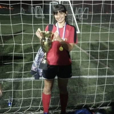 Jennifer Alfaro jugó fútbol, siendo una de las primeras en formar un equipo femenino dentro de la Facultad de Ciencias.