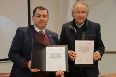 En la ceremonia, ambas instituciones se comprometieron a trabajar en conjunto para implementar la plataforma, contando con la participación del Rector de la UCSC, Dr. Cristhian Mellado; Francisco Martínez, decano de la Facultad de Ciencias Físicas y Matemáticas de la Universidad de Chile; y Javier Villanueva, director del Centro Tecnológico Ucampus.