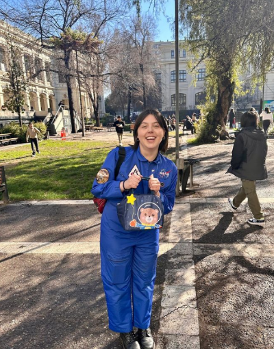 Fran astrónoma en Beauchef como instructora del curso "Habitando la Luna"