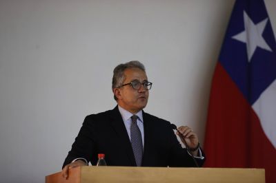 Exministro egipcio de Turismo y Antigüedades Doctor Khaled El-Enany dictó charla en la U. de Chile