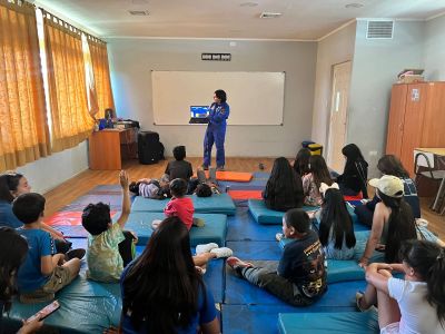 Contreras ha recorrido Chile dedicándose a la educación astronómica infantil