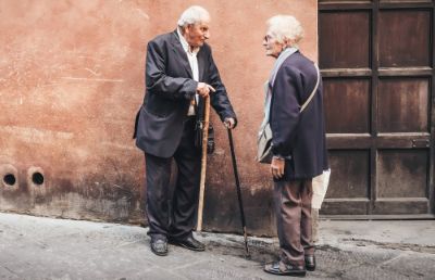 A nivel nacional, el Instituto Nacional de Estadísticas (INE) alertó que, para 2050, las personas mayores corresponderán al 32,1% de la población chilena.