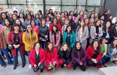 Más de 80 representantes de los 23 equipos que conforman los proyectos InES Género se reunieron en los dos encuentros para avanzar en la construcción de una red de mentoras y abordar las brechas de género en la postulación a FONDECYT.