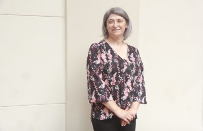 Académica e investigadora del Laboratorio de Bosques Mediterráneos de la FCFCN de la Casa de Bello, Karen Peña-Rojas