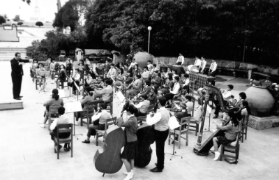 El principal fruto del trabajo del maestro Peña se concretó en 1964 con la creación de la primera orquesta de niños y niñas en América del Sur.
