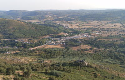 Esta iniciativa estudia las redes de distribución y circulación de personas y mercancías que se articulan entre la frontera de Portugal y Extremadura con los centros económicos peninsulares y ultramarinos durante los siglos XV y XVI.