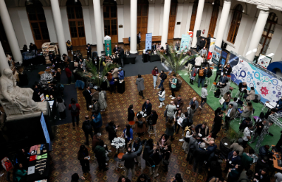 Con una amplia participación, la Casa Central de la Universidad de Chile recibió a más de 400 personas para la primera jornada del II Encuentro de Innovación de la institución. 