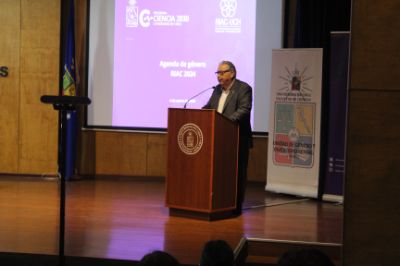 El decano de la Facultad de Ciencias, Raúl Morales, celebró el segundo aniversario de RIAC.