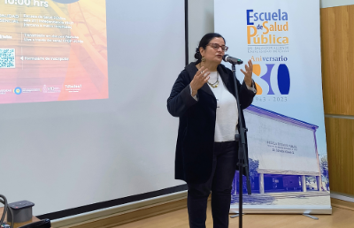 La académica de la Facultad de Medicina, directora de la Escuela de Salud Pública y coordinadora de GTOP, Lorena Rodríguez, explicó la relevancia del escrito.