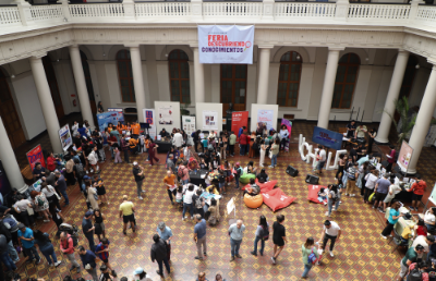 Universidad de Chile celebra exitosa primera edición de la Feria Descubriendo Conocimientos