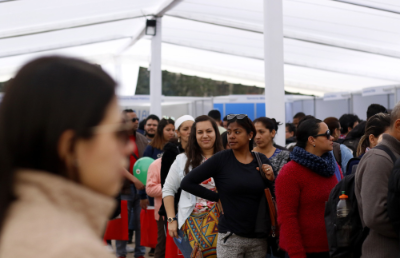 La propuesta nace por una necesidad del Servicio Nacional de Migraciones, de mejorar el alcance de la información en temas de salud que se entregan a las mujeres migrantes en el país. 