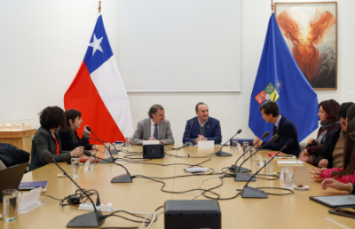 Durante el pasado lunes 02 de septiembre, una comitiva de la Escuela de Estudios Superiores en Ciencias Sociales de Francia visitó la Casa Central de la Universidad de Chile con el propósito de fortalecer relaciones y explorar nuevas oportunidades de colaboración en áreas de interés común.