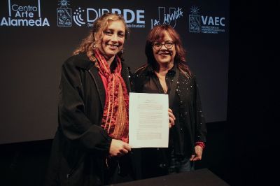 Sonia Pérez Tello, vicerrectora VAEC, junto a Roser Fort, directora del Centro Arte Alameda