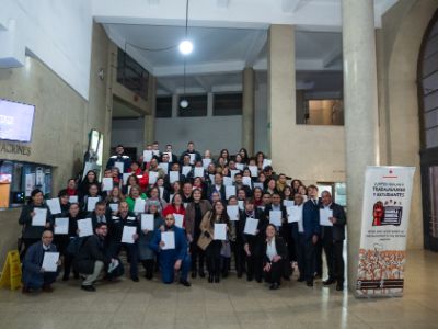  74 trabajadores y trabajadoras recibieron su certificado por terminar el curso de formación sindical "Derechos Individuales en el Trabajo"