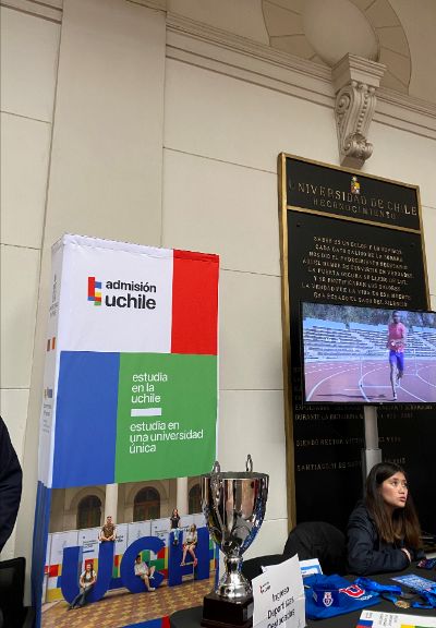 Imagen del stand de Deporte Azul en la Jornada de Alternativas de Ingreso a la U. de Chile