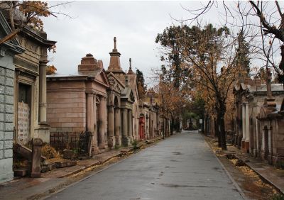 Cementerio General abre sus puertas a estudiantes de la U. de Chile