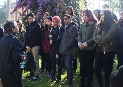 Estudiantes de la U. de Chile participaron de simbólica y emotiva visita en Villa Grimaldi