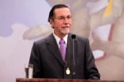 Rector de la U. de Chile, Víctor Pérez Vera.