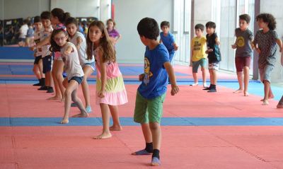 Funcionarios(as) U. de Chile y sus hijos(as) pueden participar de las actividades que se realizan en instalaciones del Campo Deportivo JGM
